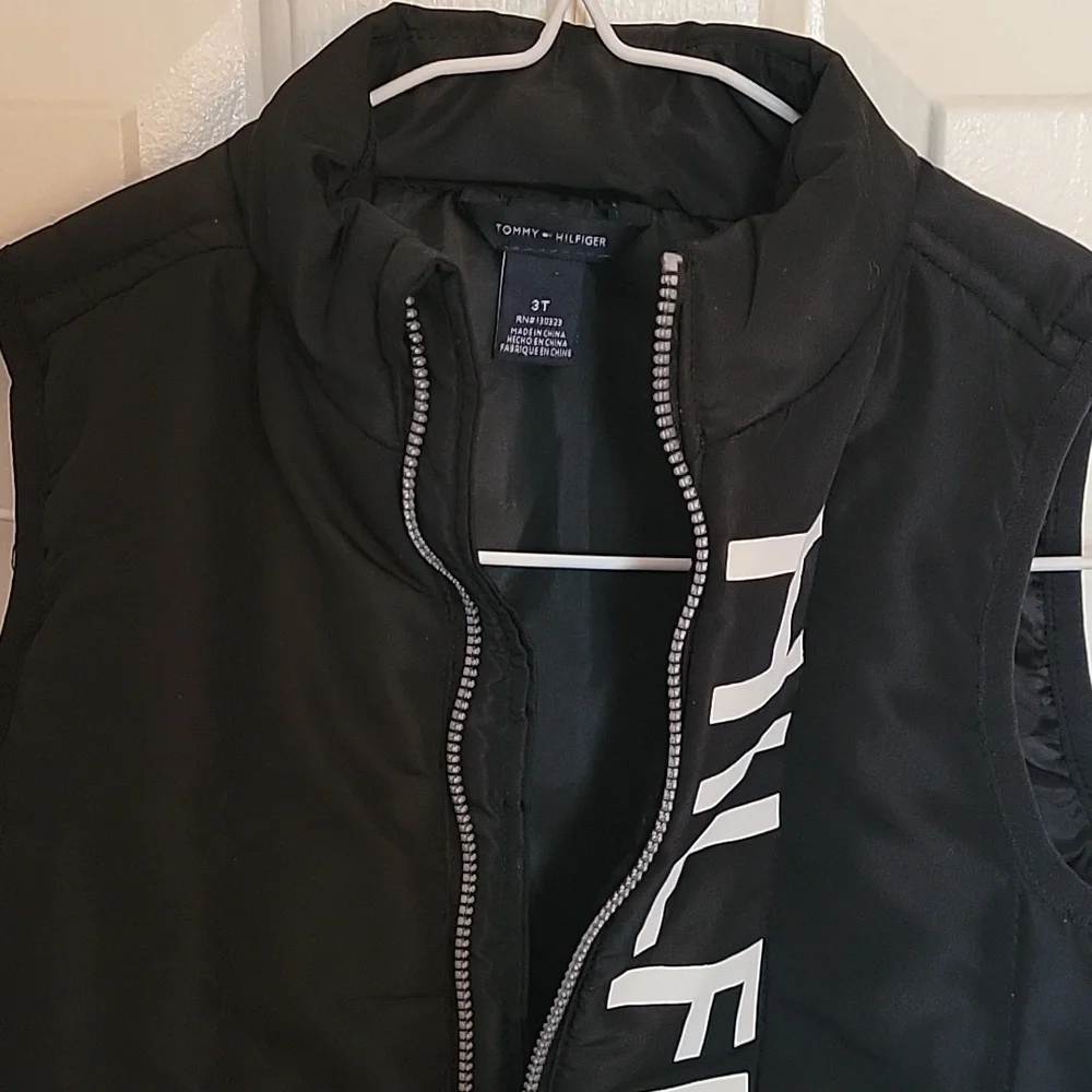 Toddler boys Tommy Hilfiger black vest, 3T. NWT.